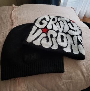 Kids Black and White Beanie Set